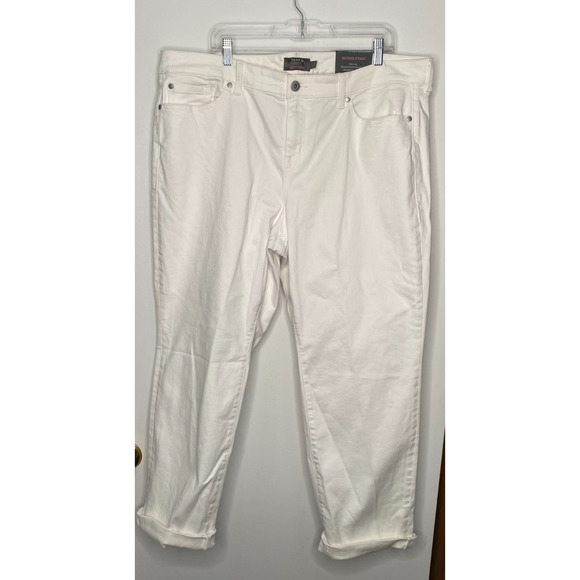 NWT Torrid White Boyfriend Straight Vintage Stretch Jeans Plus Size 22 - Picture 1 of 11